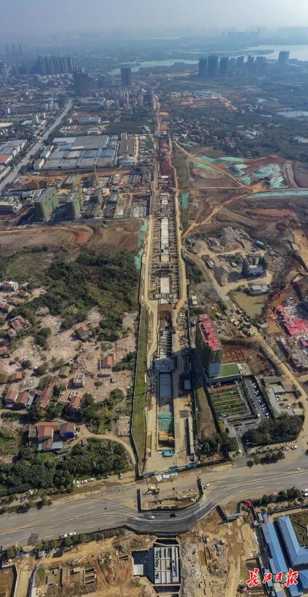 中法武漢生態(tài)示范城“法式”地下綜合管廊下月完工，水電氣、通信等管線全部入廊